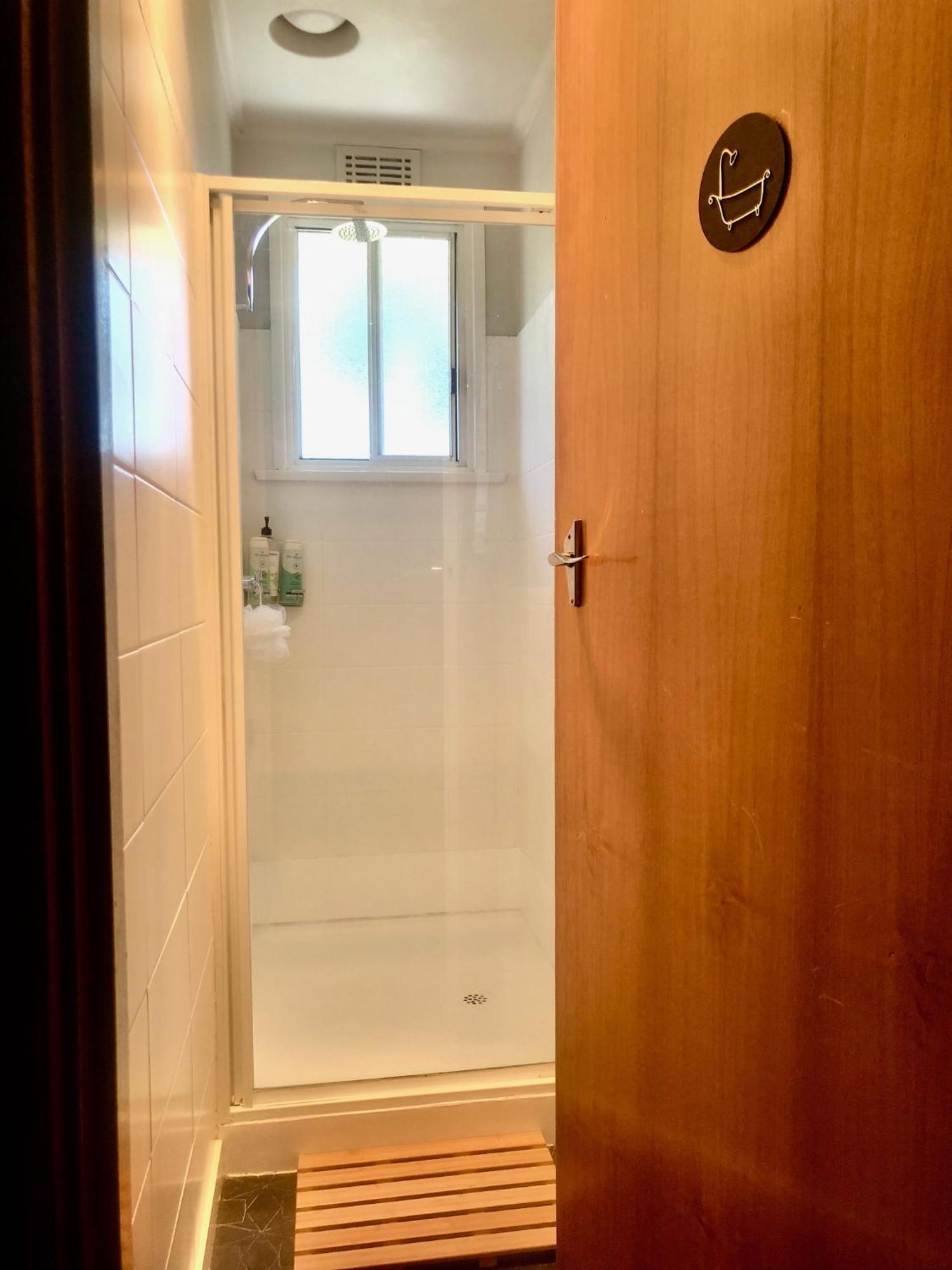 Lovely Budget Vegan Homestay Launceston Esterno foto